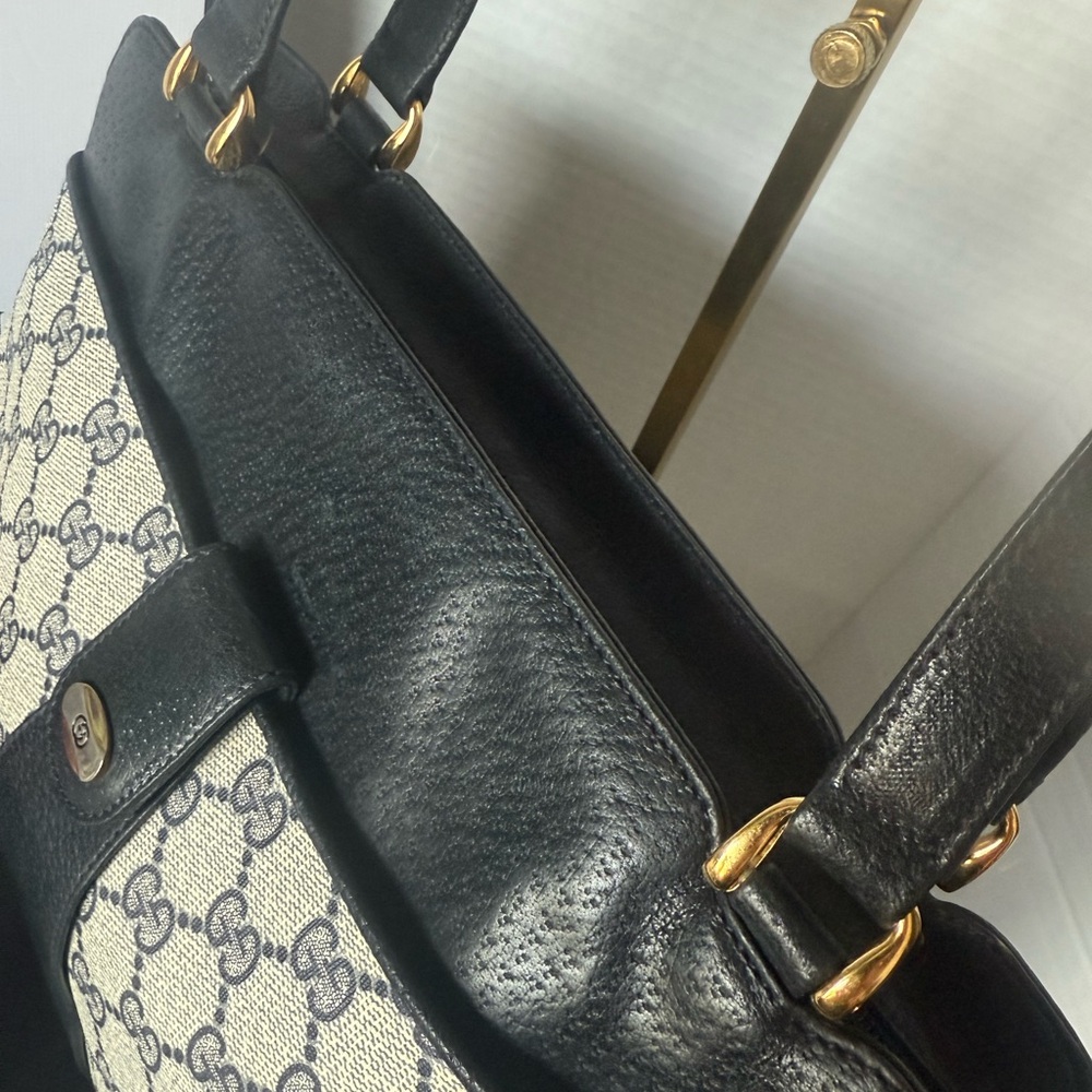 Authentic Gucci Bag. - Picture 5 of 16